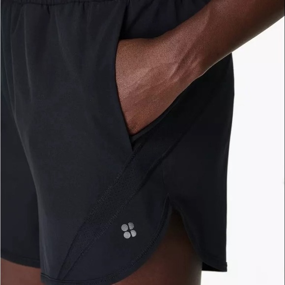 (Sweaty Betty) track and field 3.5 in short - Picture 2 of 7
